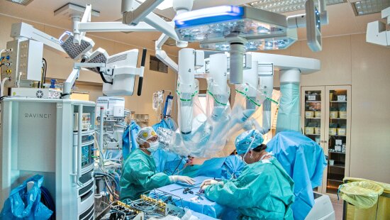 Masarykův onkologický ústav výrazně navyšuje kapacity robotické chirurgie